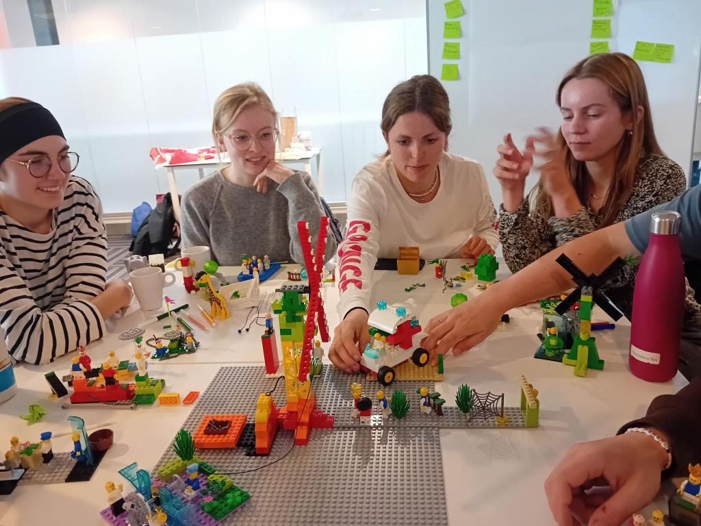 thesis lab lego day