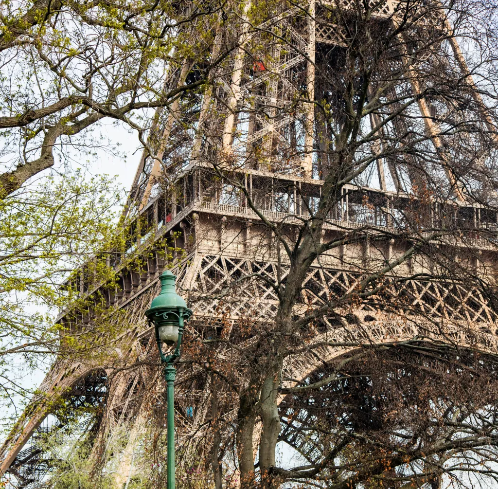 eiffel tower 