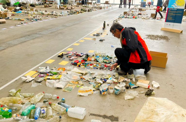 plastic uitzoeken